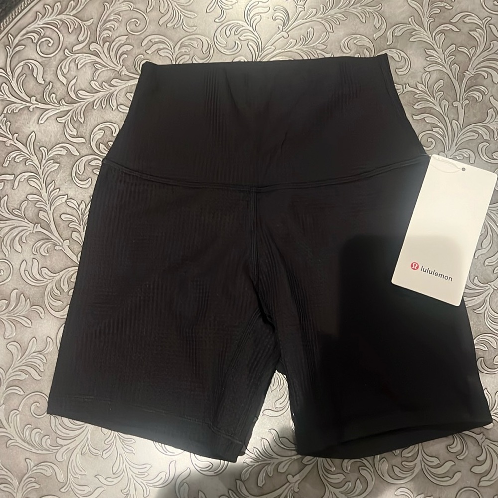 NWT 🍋 Lululemon Black High Rise Yoga Short 6” Grid Texture Size 4